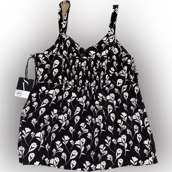 Simply Vera Vera Wang Twist-Front Tank- black with white flowers- size small - Picture 4 of 8